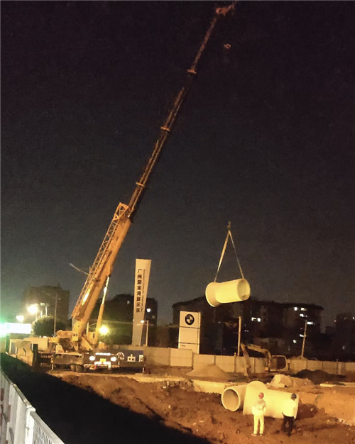 阳原县“弯臂矫正”—— 吊车的 “形变补偿” 技术